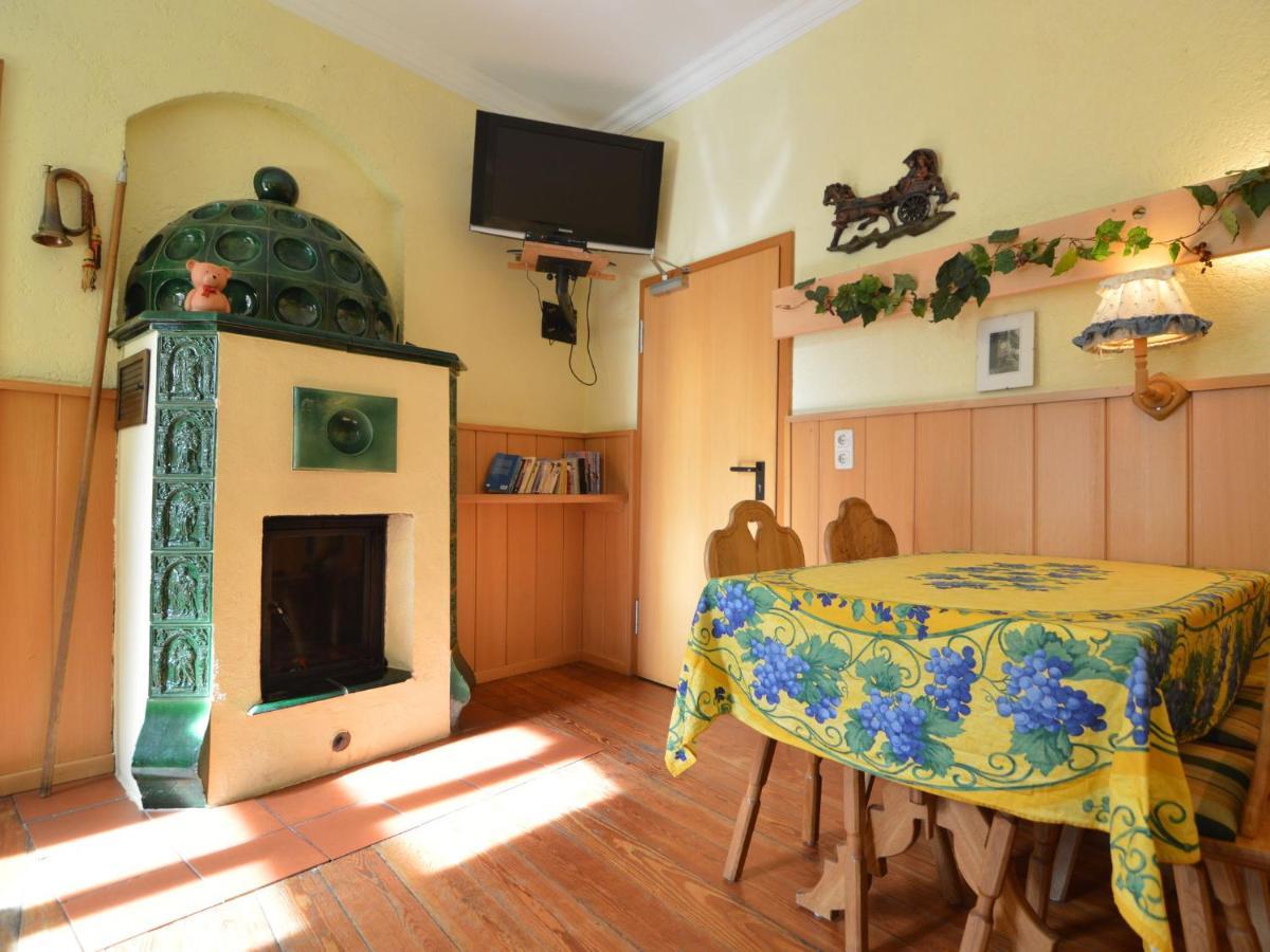 Classy Holiday Home In Uerzig Near Forest Стая снимка